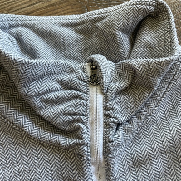 Lululemon Gray Herringbone Quarter-Zip Jacket in Size 10 - Picture 10 of 14
